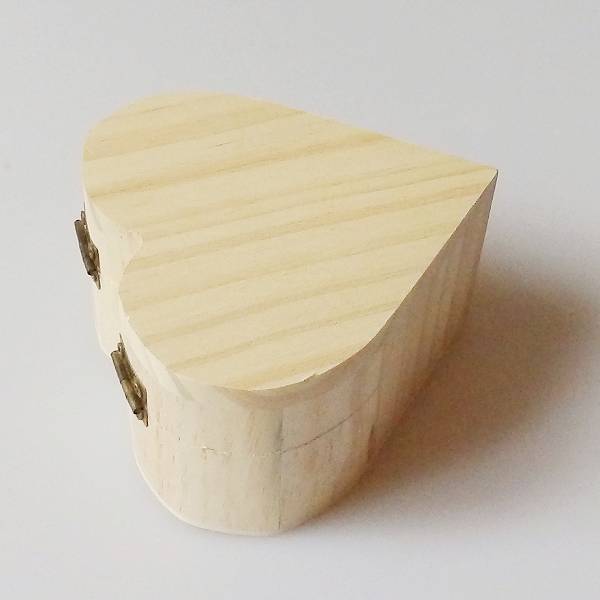 Drvena kutija srce 6,5 x 6 x 5,5cm
