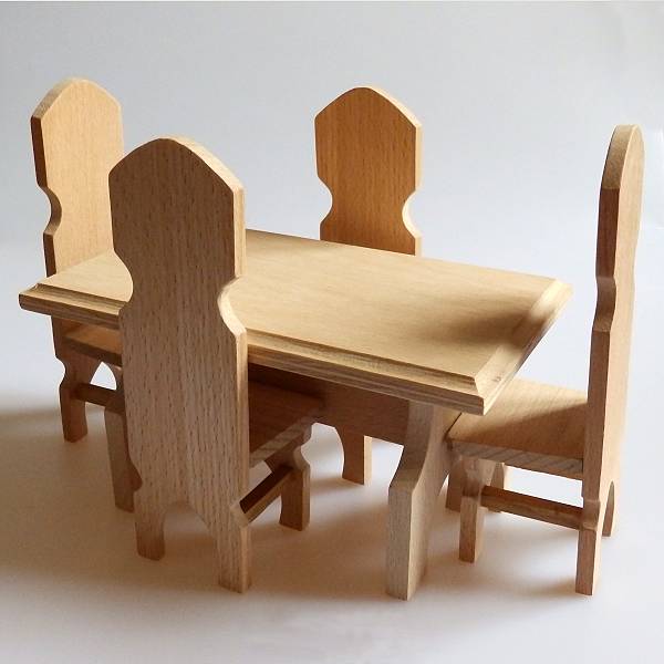 Stol i 4 stolice drvene
